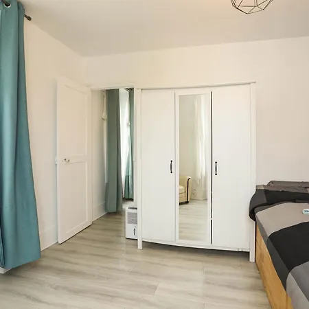 Apartmán Au Centre Avec Mini Jardin Charmante